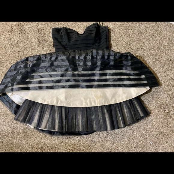 Betsy Johnson Stripe Organza Dress size 6. - Picture 2 of 9